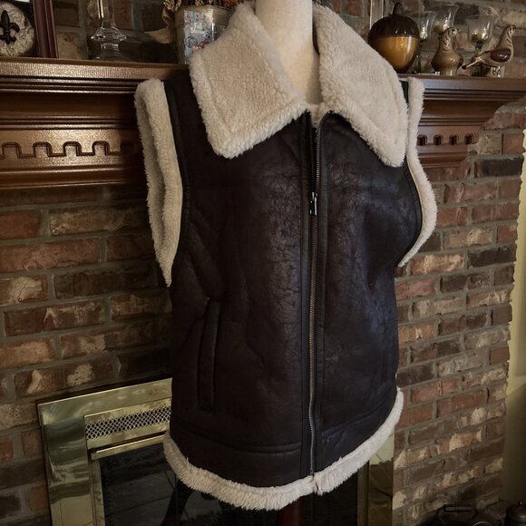 offline by aerie Heavy Brown Faux Leather Sherpa Vest Size Large - Picture 1 of 9